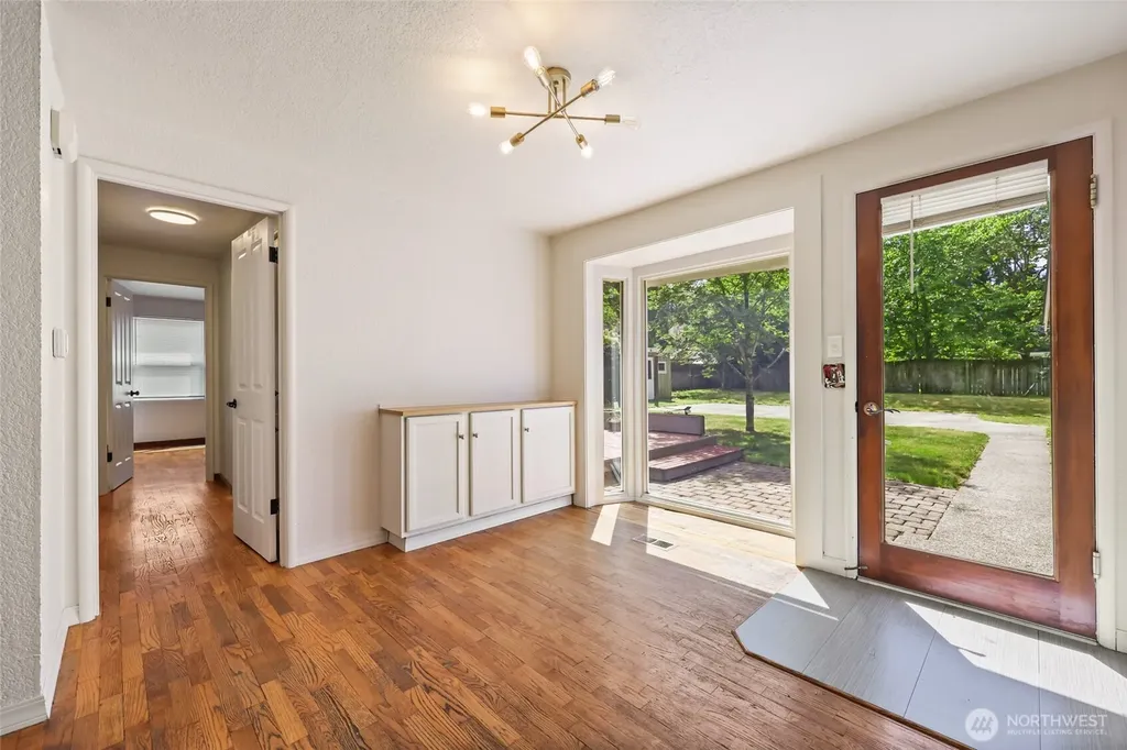 10004 Lake Steilacoom Drive SW Lakewood WA 98498
