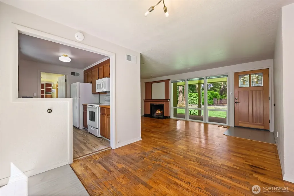 10004 Lake Steilacoom Drive SW Lakewood WA 98498