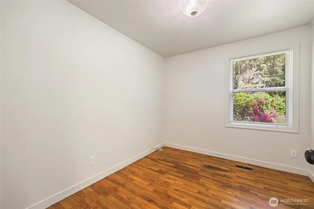10004 Lake Steilacoom Drive SW Lakewood WA 98498