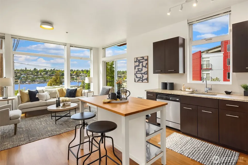 2960 Eastlake Avenue E Seattle WA 98102
