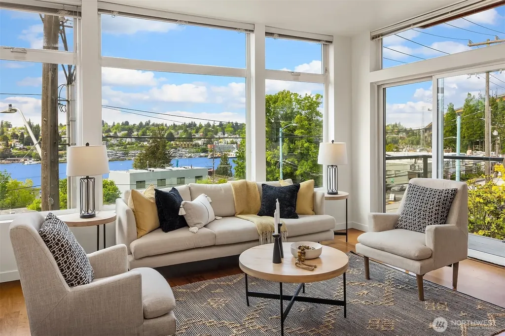 2960 Eastlake Avenue E Seattle WA 98102
