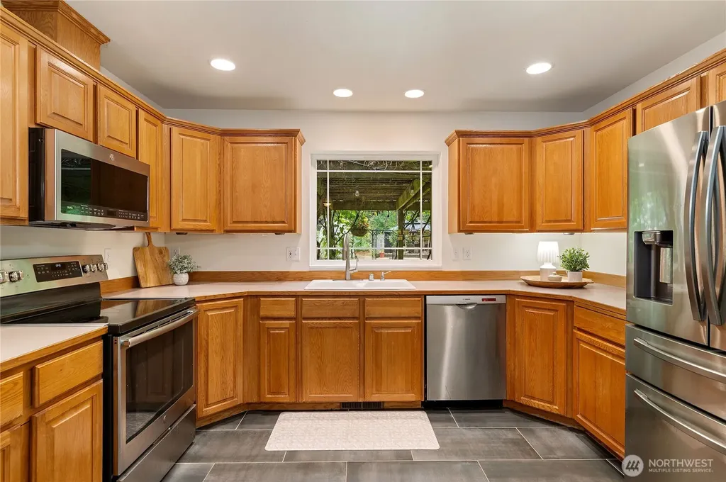 731 E Lakeshore Drive Allyn WA 98524