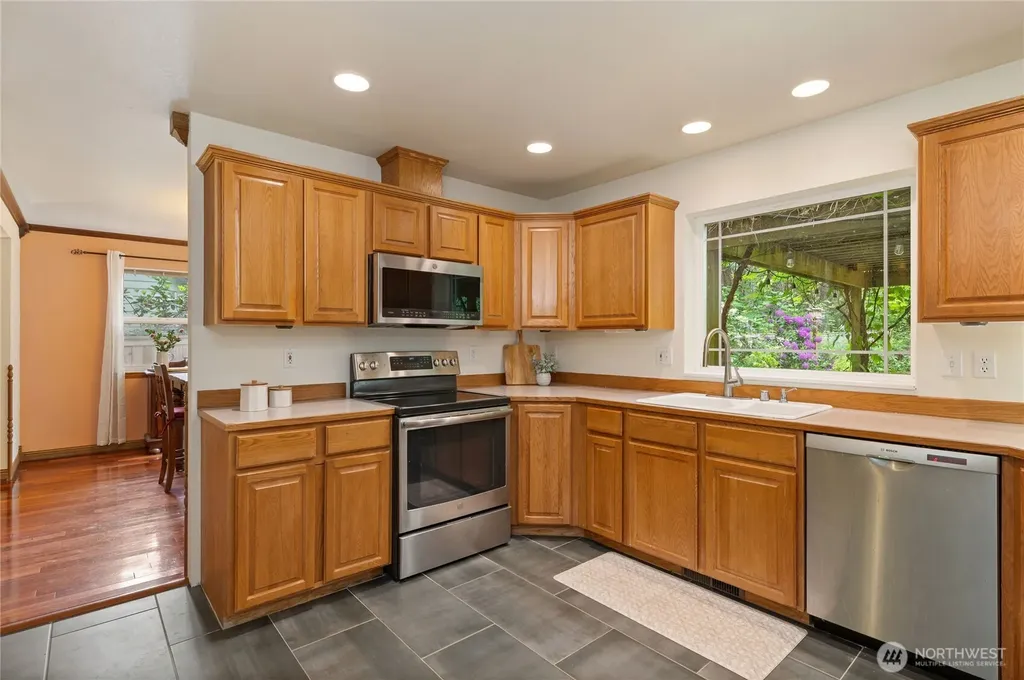 731 E Lakeshore Drive Allyn WA 98524