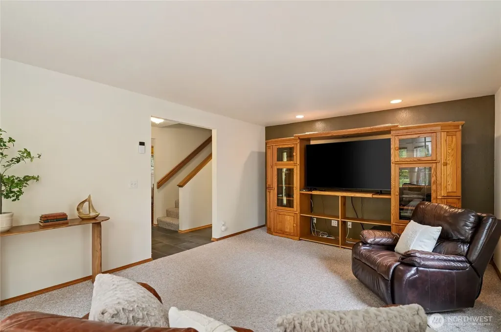 731 E Lakeshore Drive Allyn WA 98524