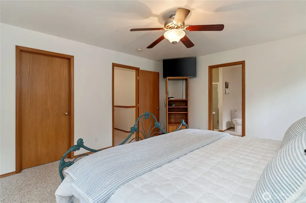 731 E Lakeshore Drive Allyn WA 98524