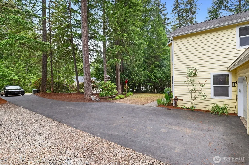 731 E Lakeshore Drive Allyn WA 98524