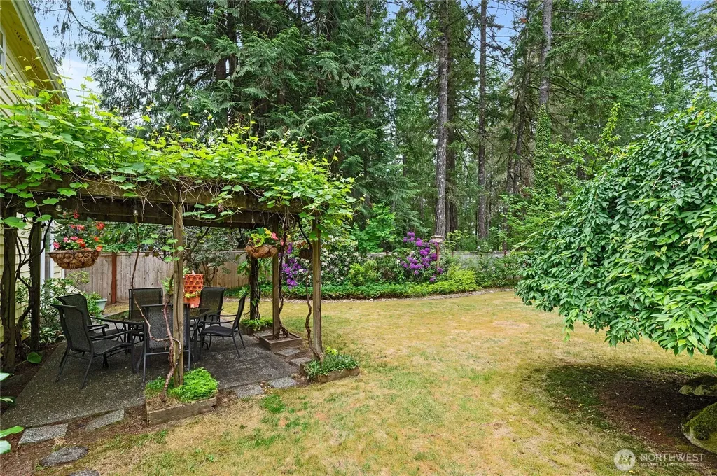 731 E Lakeshore Drive Allyn WA 98524