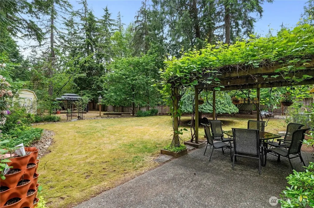 731 E Lakeshore Drive Allyn WA 98524