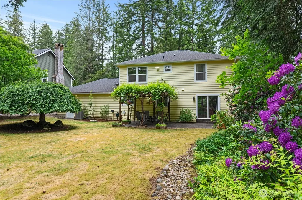 731 E Lakeshore Drive Allyn WA 98524