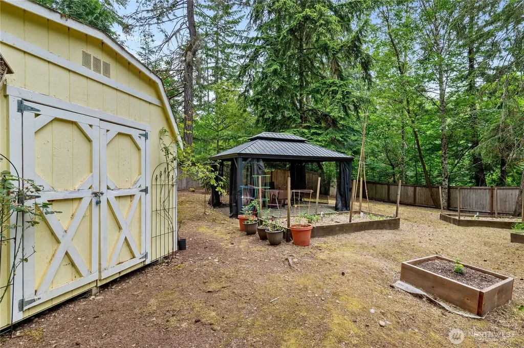 731 E Lakeshore Drive Allyn WA 98524