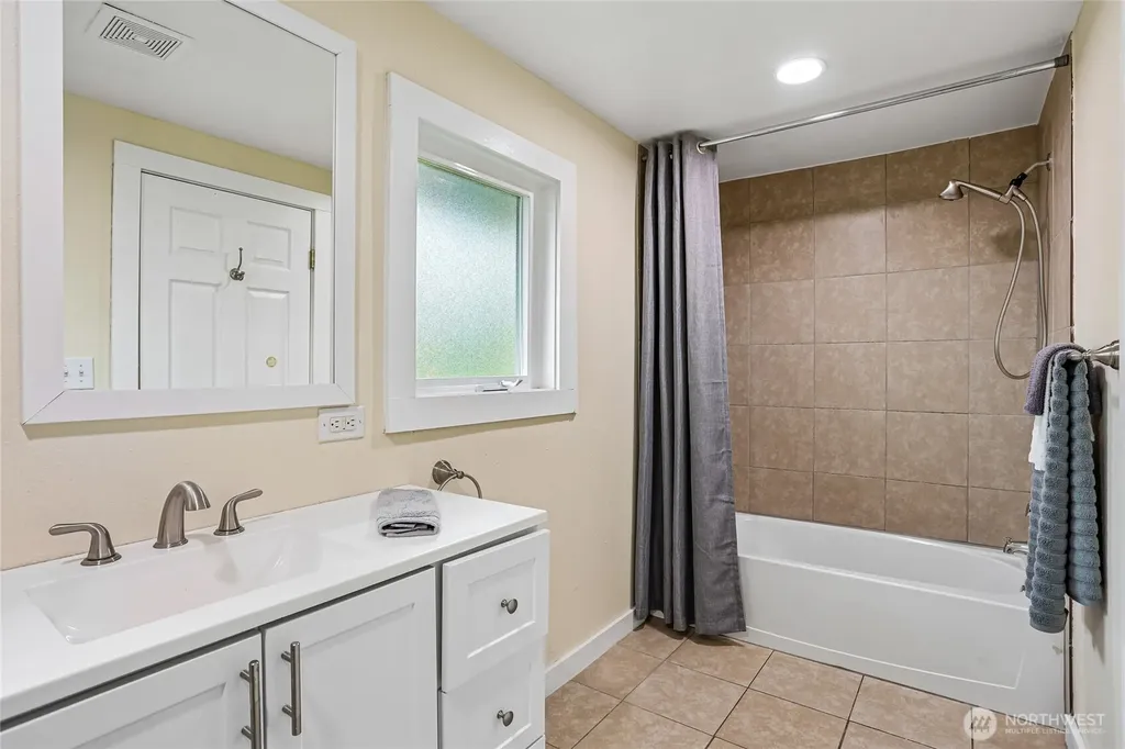 8609 55th Avenue S Seattle WA 98118