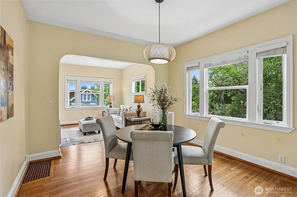 8609 55th Avenue S Seattle WA 98118
