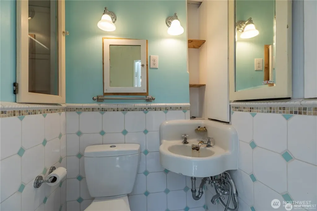 8601 36th Avenue SW Seattle WA 98126