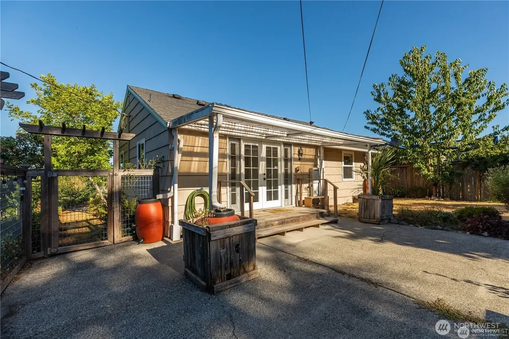8601 36th Avenue SW Seattle WA 98126