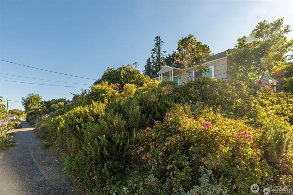 8601 36th Avenue SW Seattle WA 98126