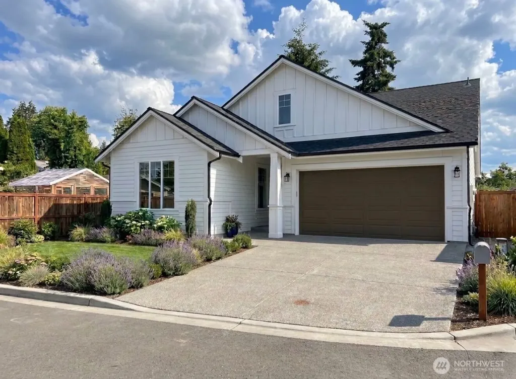 1103 W Pioneer Puyallup WA 98371