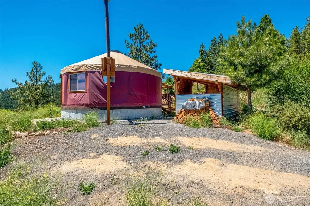 9750 Nahahum Canyon Road Cashmere WA 98815