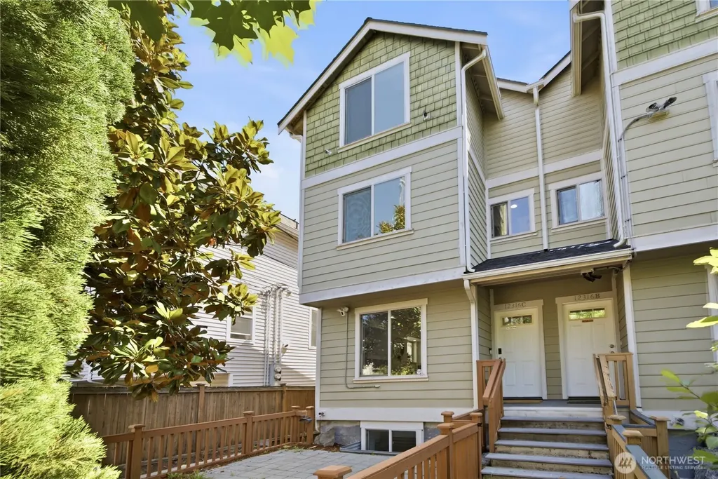 12316 33rd Avenue NE Seattle WA 98125