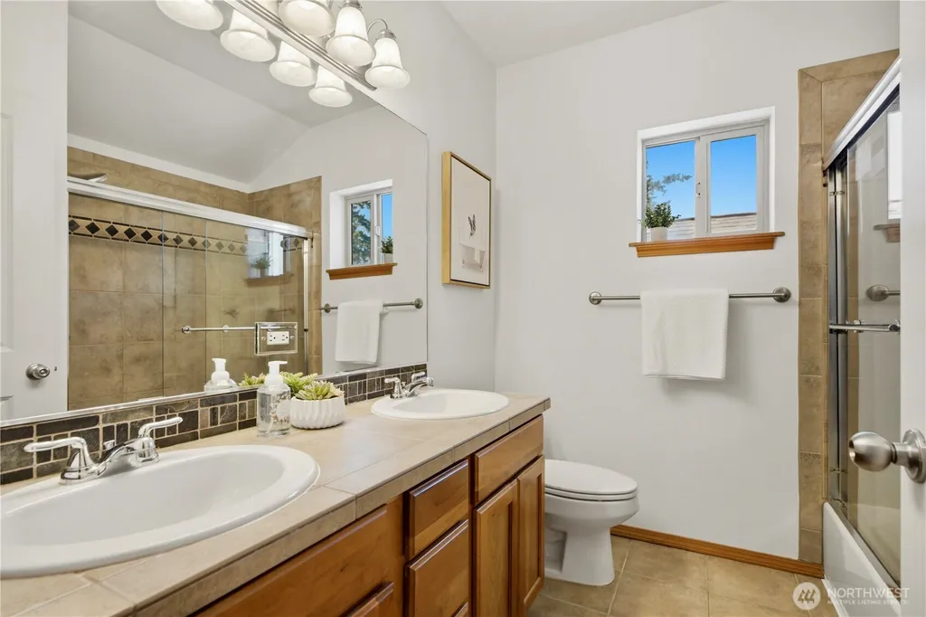 12316 33rd Avenue NE Seattle WA 98125