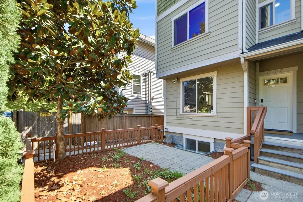 12316 33rd Avenue NE Seattle WA 98125