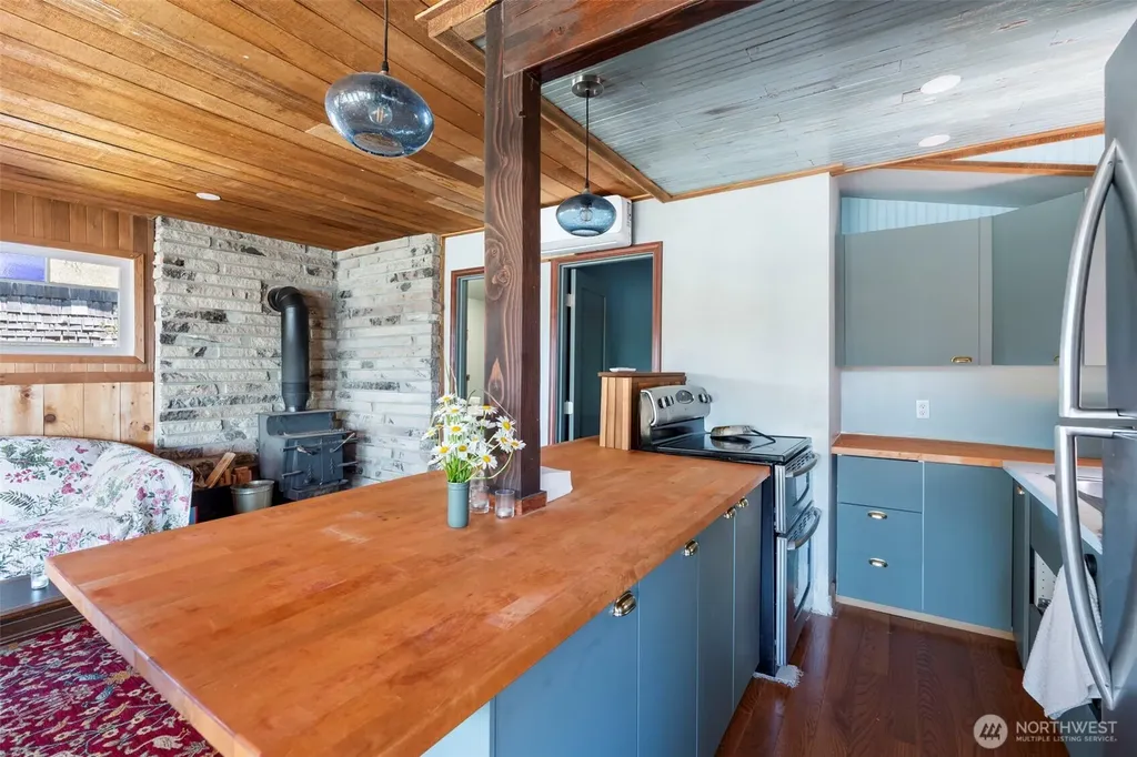 28243 Manzanita Beach Road SW Vashon WA 98070