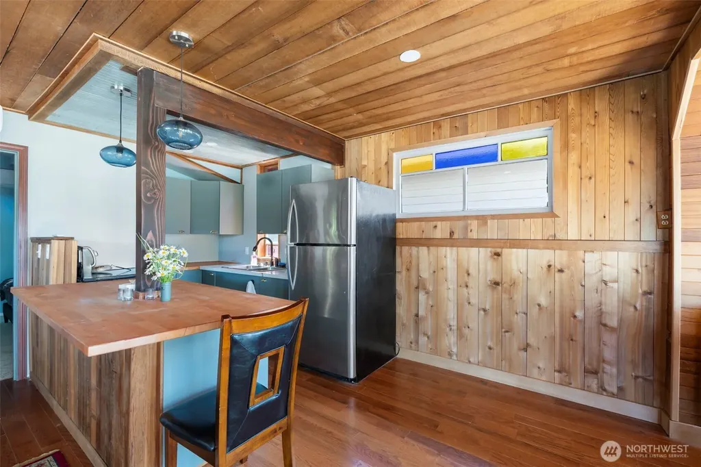28243 Manzanita Beach Road SW Vashon WA 98070