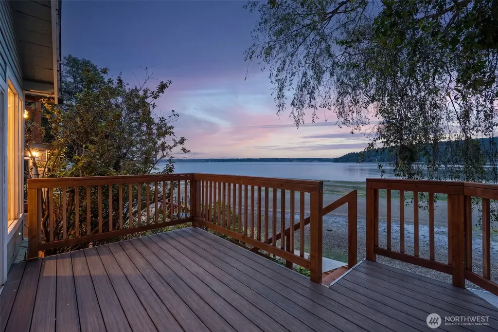28243 Manzanita Beach Road SW Vashon WA 98070