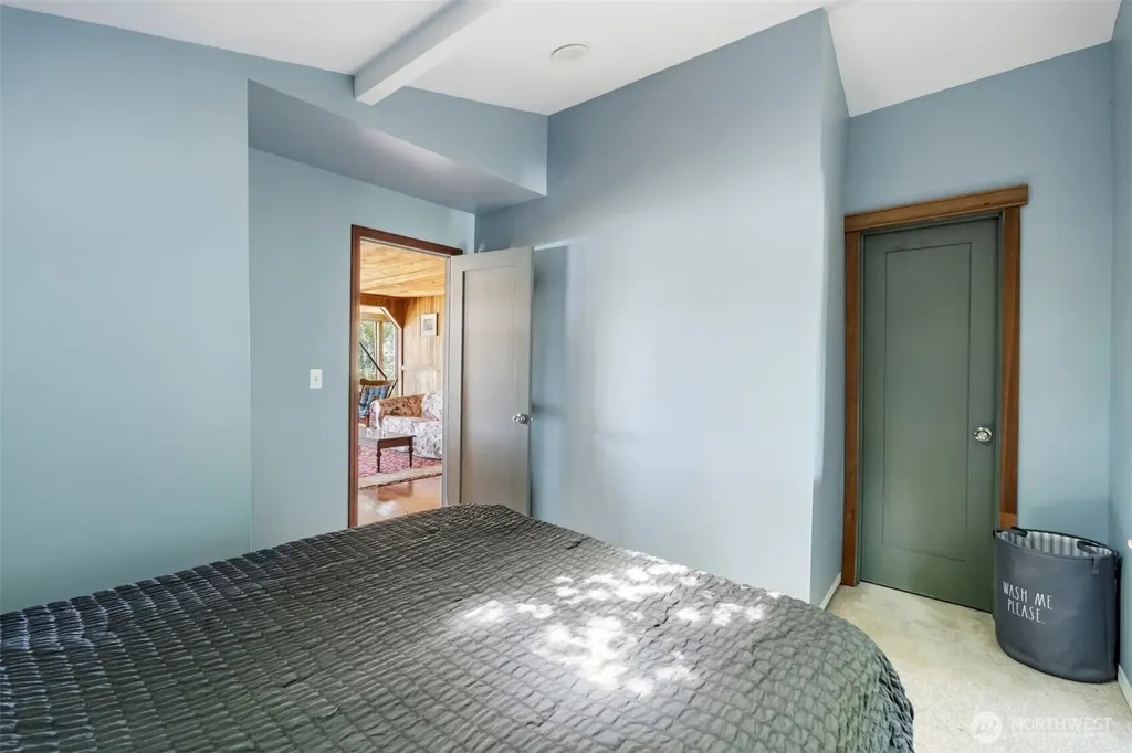 28243 Manzanita Beach Road SW Vashon WA 98070