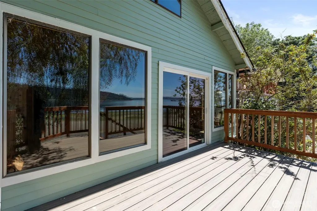 28243 Manzanita Beach Road SW Vashon WA 98070
