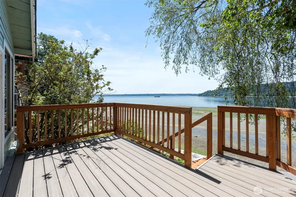 28243 Manzanita Beach Road SW Vashon WA 98070
