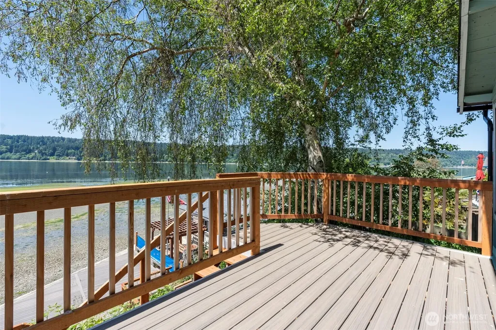 28243 Manzanita Beach Road SW Vashon WA 98070