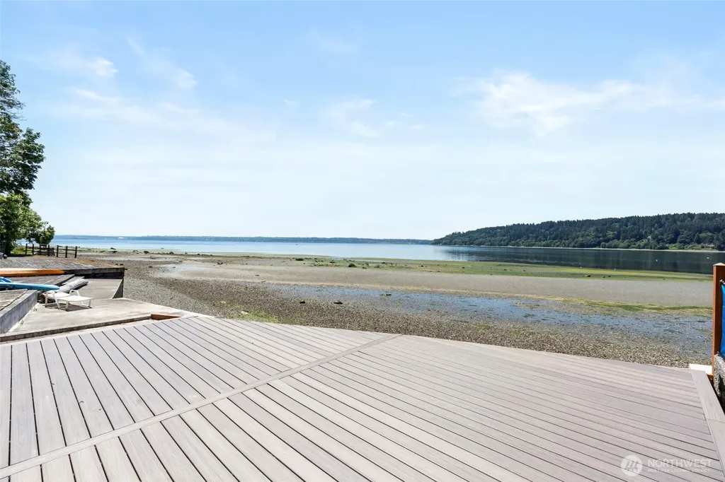 28243 Manzanita Beach Road SW Vashon WA 98070