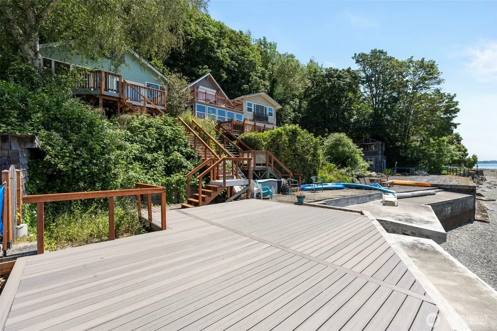 28243 Manzanita Beach Road SW Vashon WA 98070