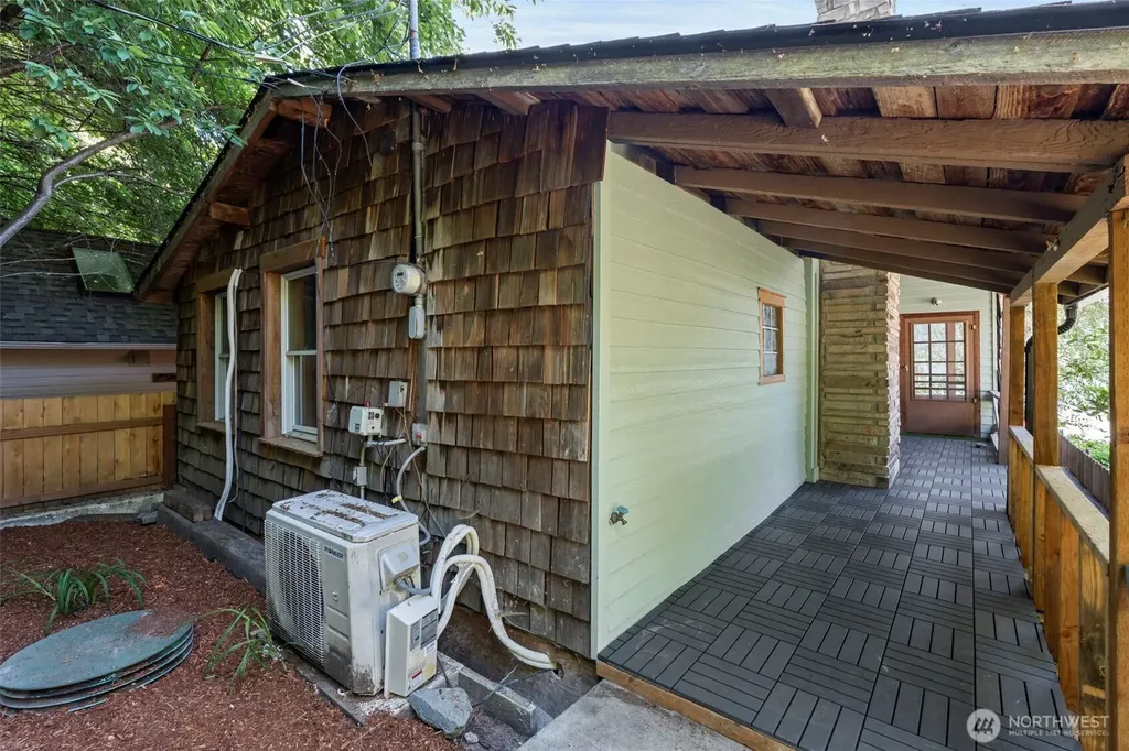 28243 Manzanita Beach Road SW Vashon WA 98070