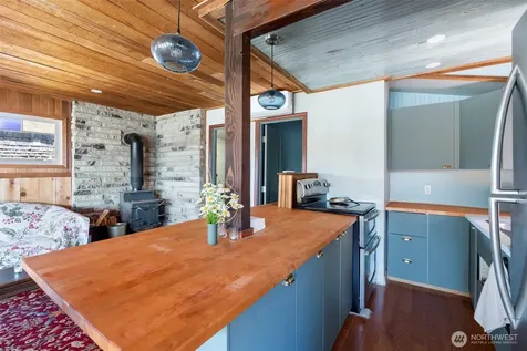 28243 Manzanita Beach Road SW Vashon WA 98070