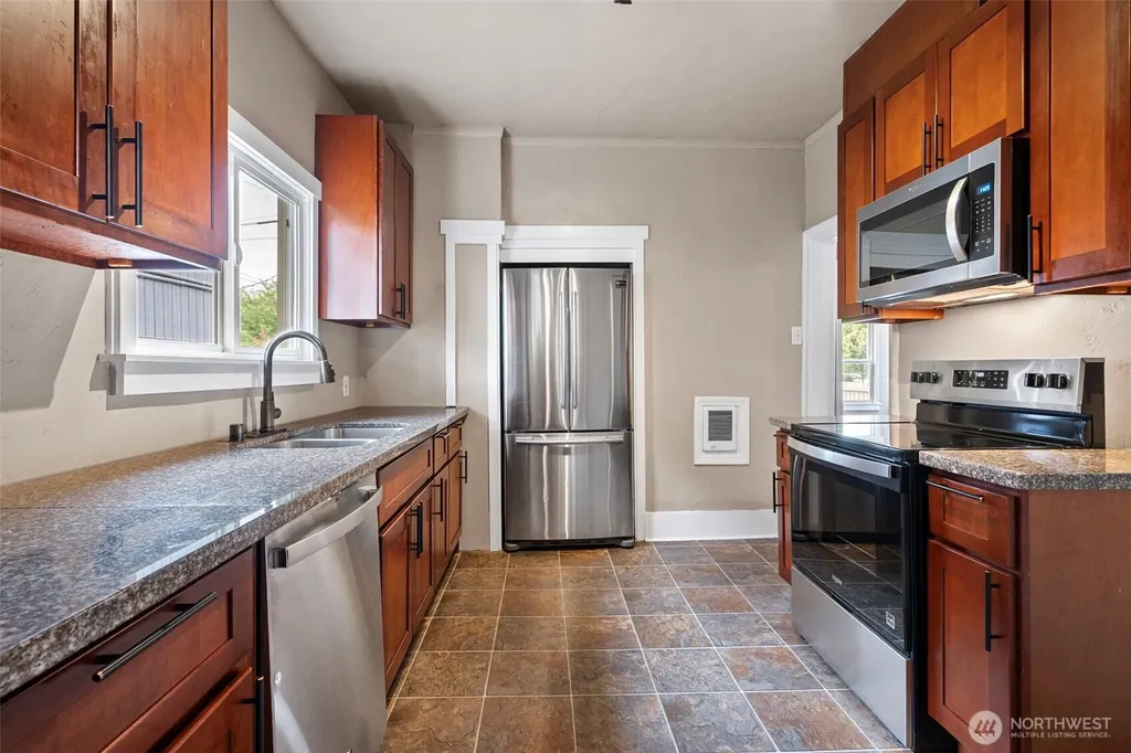 1208 S 14th Street Tacoma WA 98405