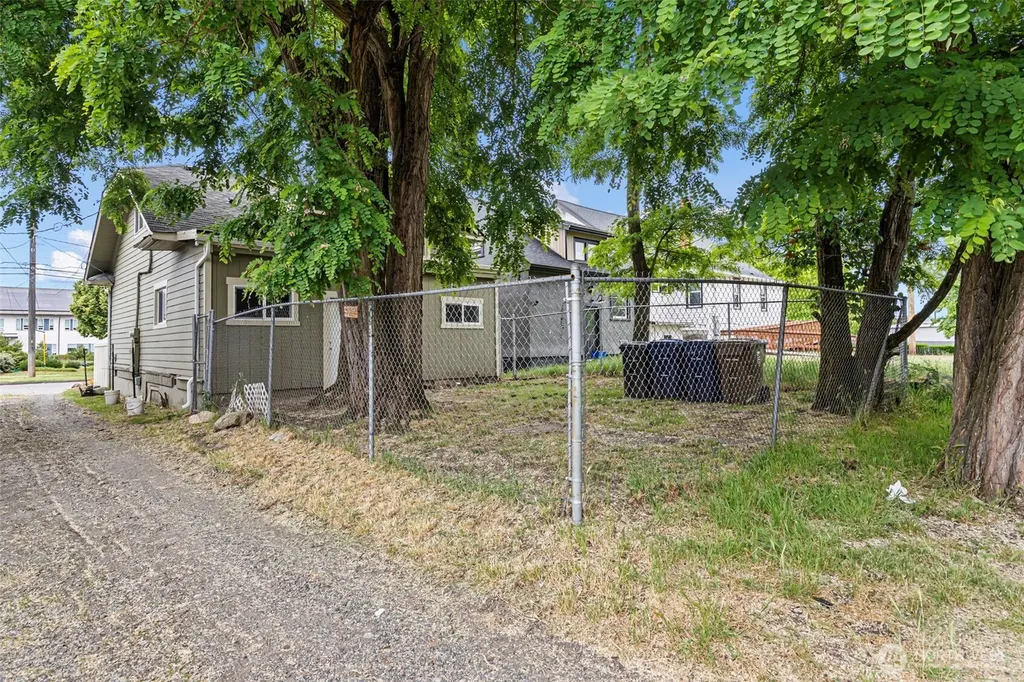 1208 S 14th Street Tacoma WA 98405