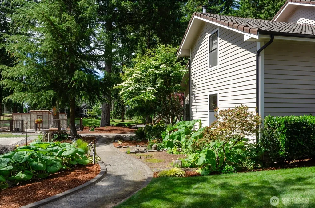 1511 11th Lane Fox Island WA 98333