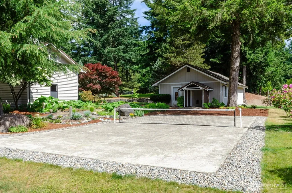1511 11th Lane Fox Island WA 98333