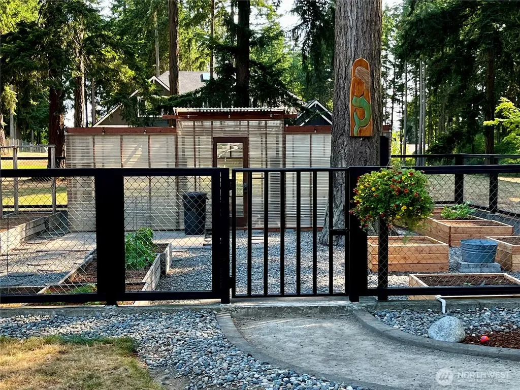 1511 11th Lane Fox Island WA 98333