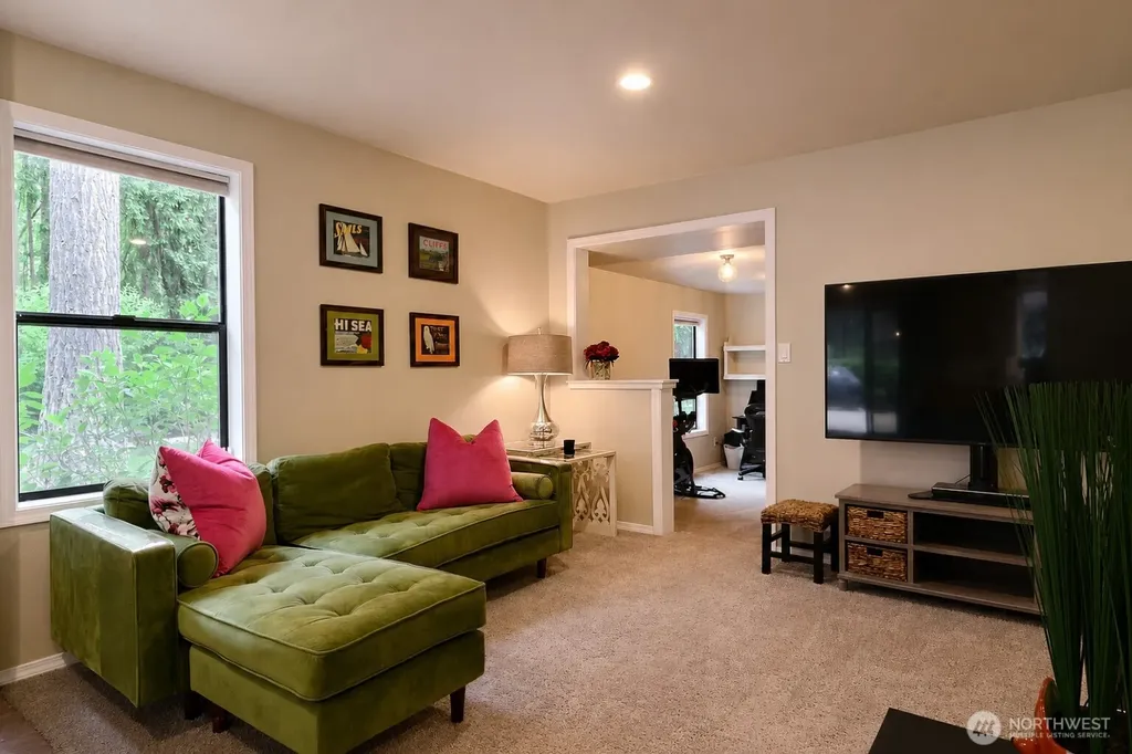 1511 11th Lane Fox Island WA 98333