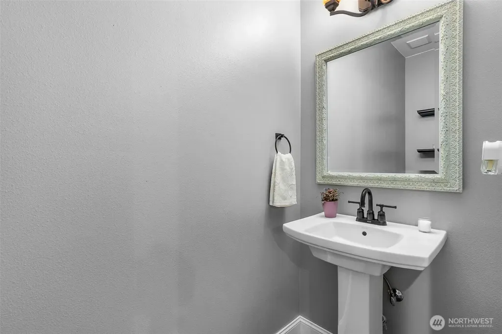 17718 Mulqueen Road SE Rainier WA 98576