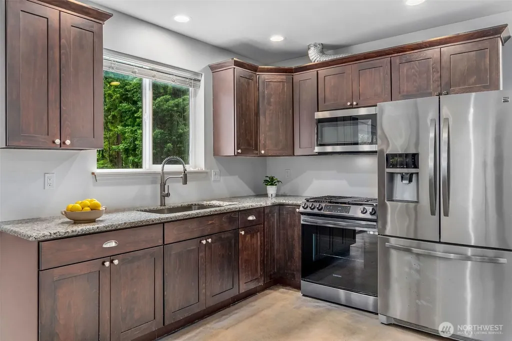 17718 Mulqueen Road SE Rainier WA 98576