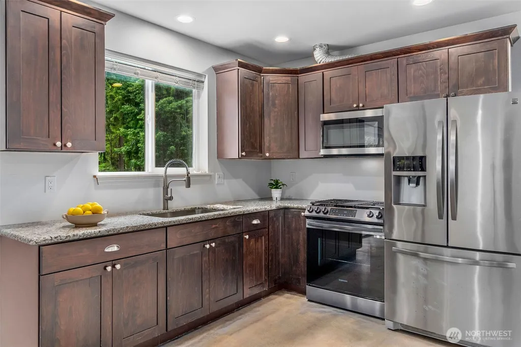 17718 Mulqueen Road SE Rainier WA 98576