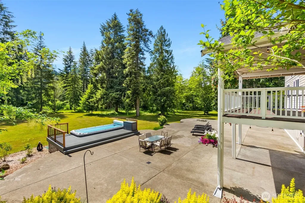 17718 Mulqueen Road SE Rainier WA 98576
