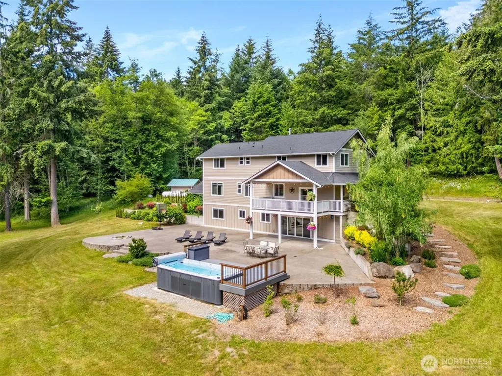 17718 Mulqueen Road SE Rainier WA 98576