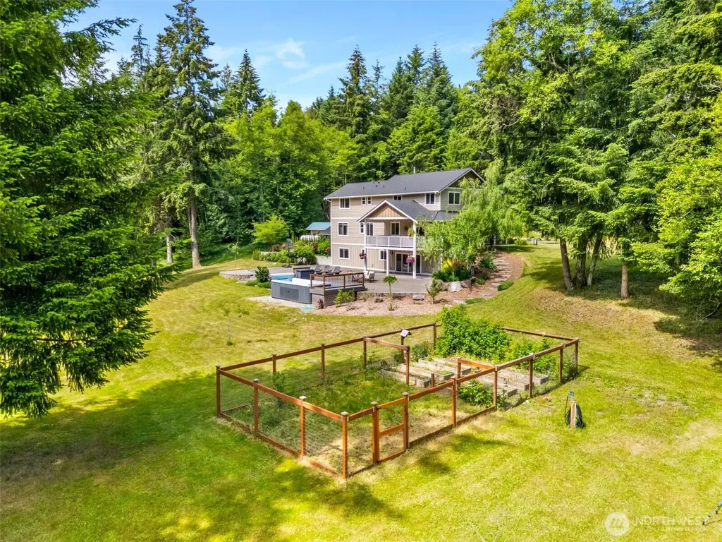 17718 Mulqueen Road SE Rainier WA 98576