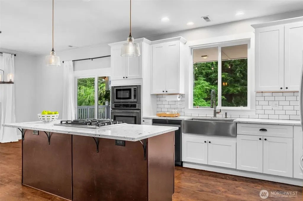 17718 Mulqueen Road SE Rainier WA 98576