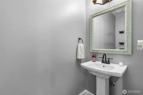 17718 Mulqueen Road SE Rainier WA 98576