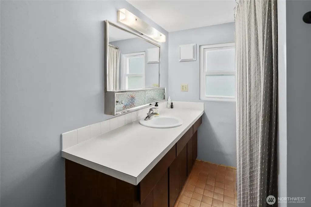 12419 16th Avenue S Seattle WA 98168